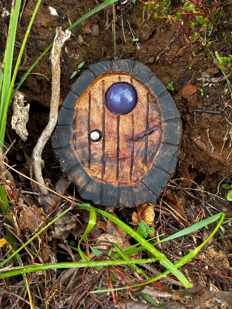 Hobbittür mit Türklinke aus Baumperle