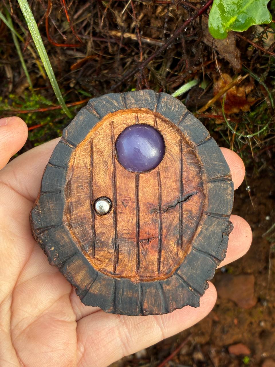 Hobbittür mit Türklinke aus Baumperle