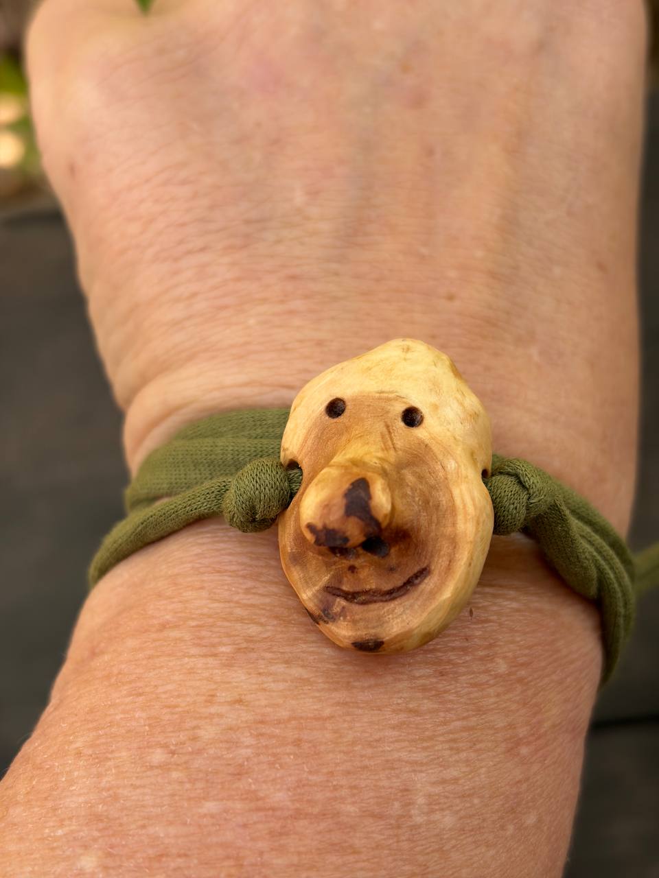 Wickelarmband mit Baumperlen Wichtel