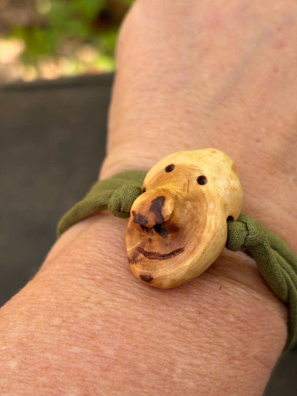 Wickelarmband mit Baumperlen Wichtel