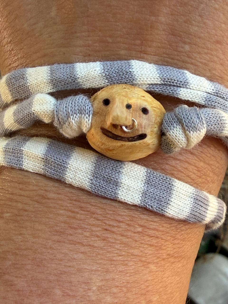 Armbandwichtel Birkel handgeschnitzt aus magischer Baumperle