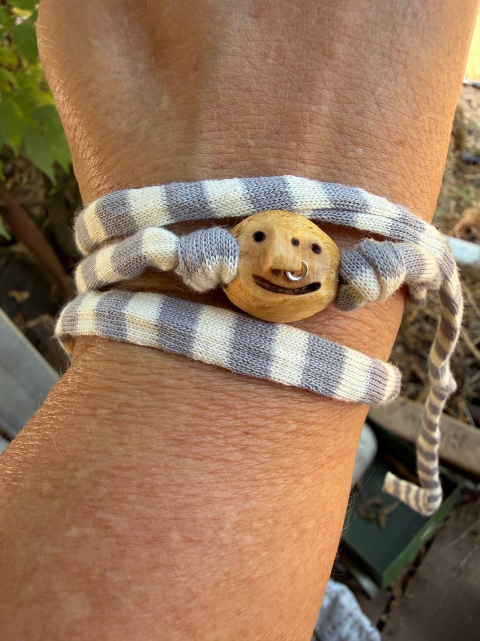Armbandwichtel Birkel handgeschnitzt aus magischer Baumperle