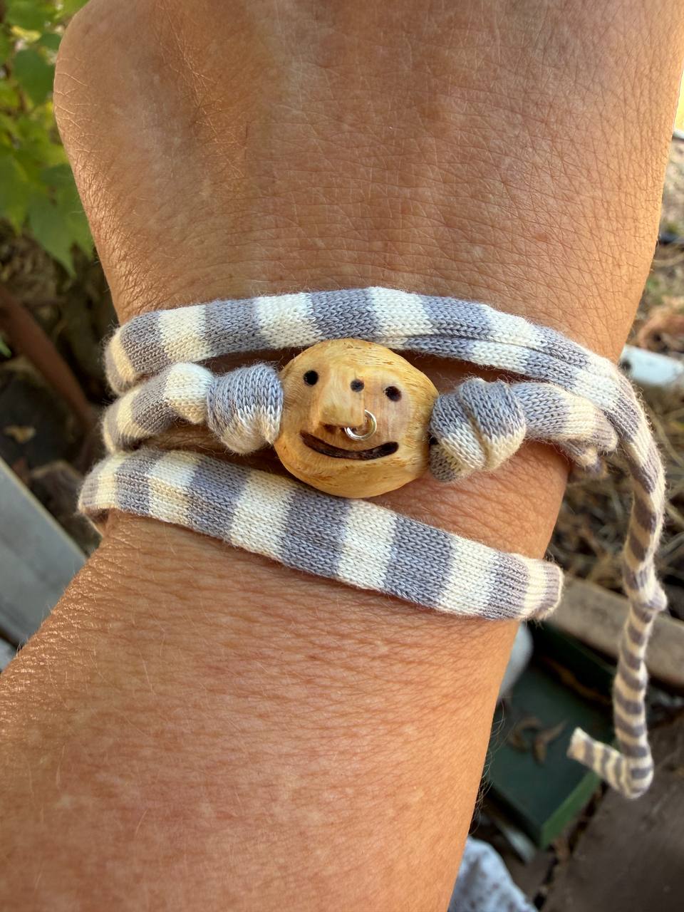 Armbandwichtel Birkel handgeschnitzt aus magischer Baumperle