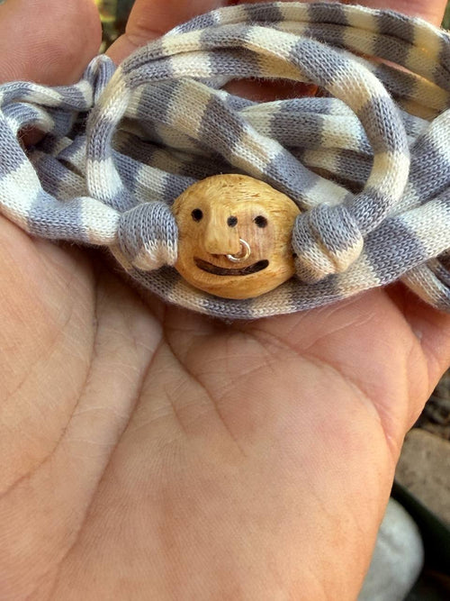 Armbandwichtel Birkel handgeschnitzt aus magischer Baumperle