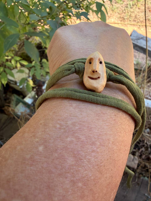 Armbandwichtel Astel handgeschnitzt aus magischer Baumperle