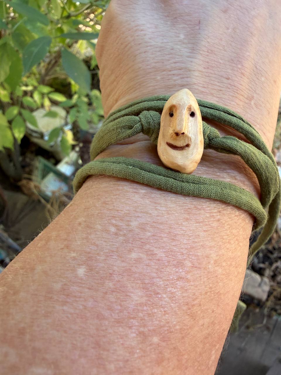 Armbandwichtel Astel handgeschnitzt aus magischer Baumperle