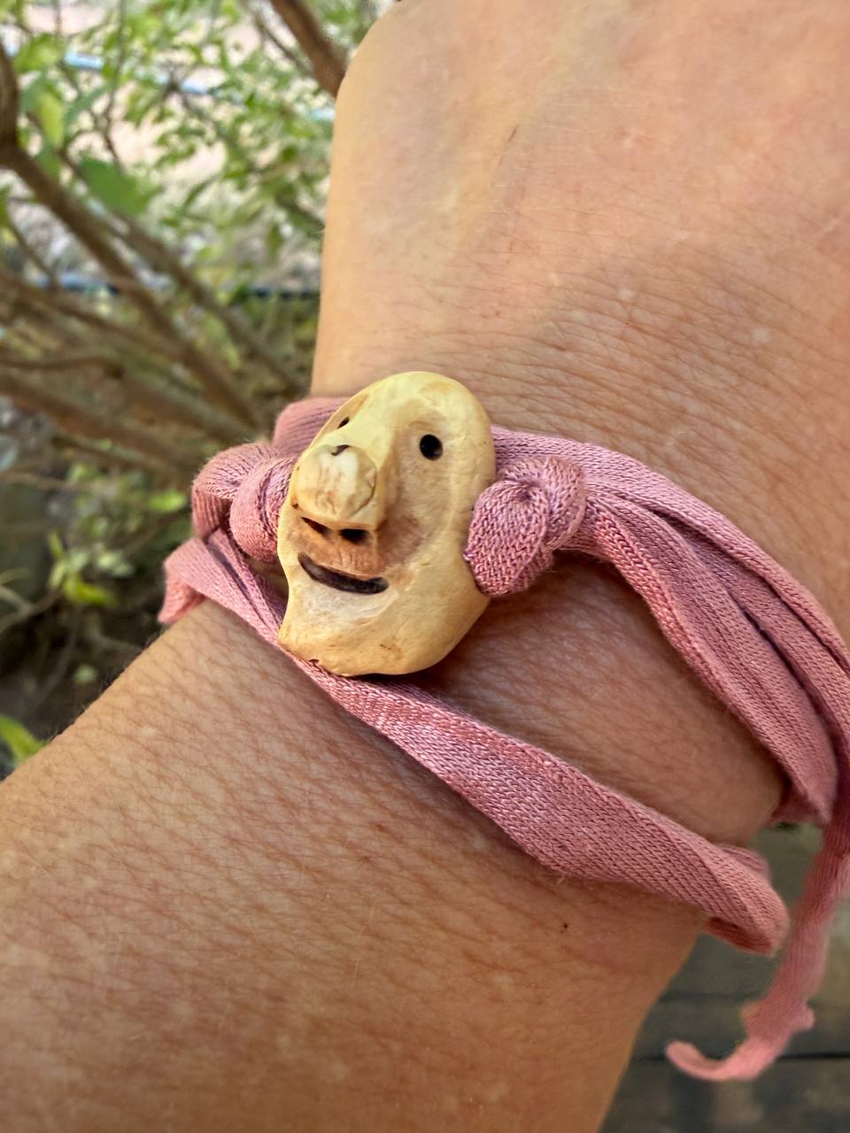 Armbandwichtel Zartrike handgeschnitzt aus magischer Baumperle