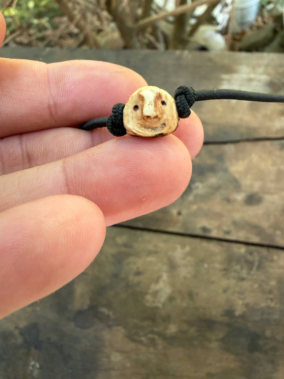 Armbandwichtel Kobo handgeschnitzt aus magischer Baumperle