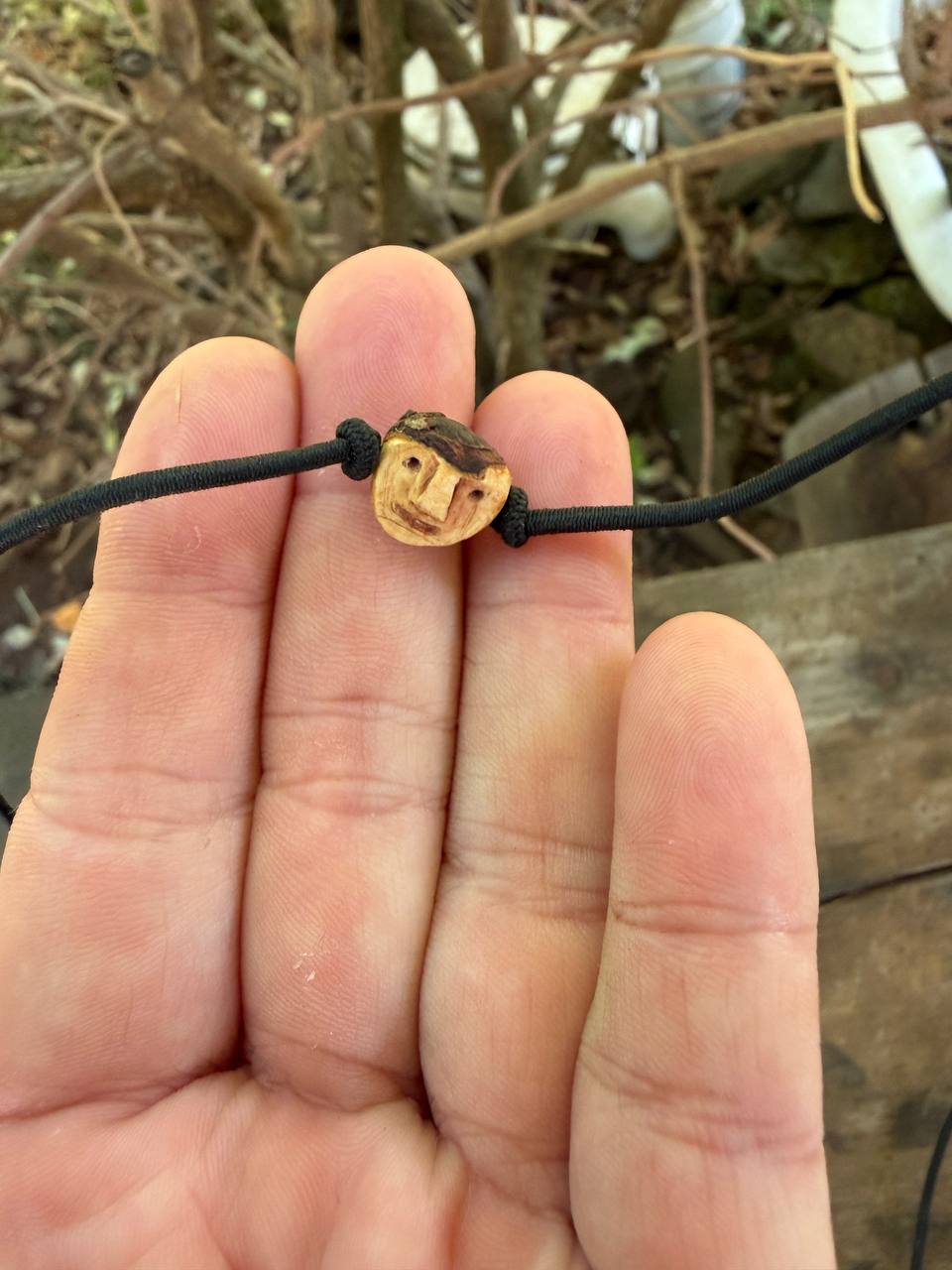 Armbandwichtel Bommel handgeschnitzt aus magischer Baumperle