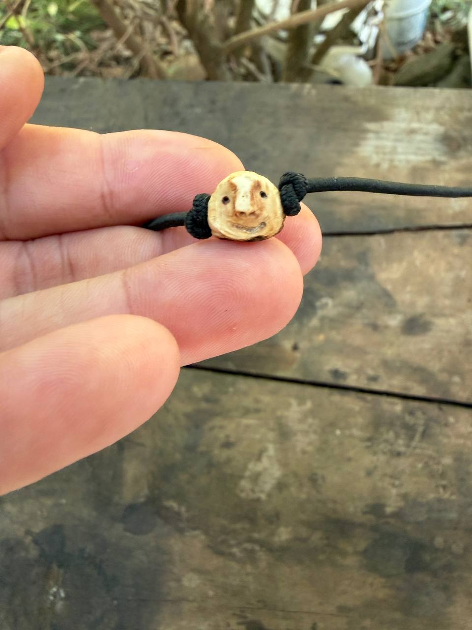 Armbandwichtel Kobo handgeschnitzt aus magischer Baumperle