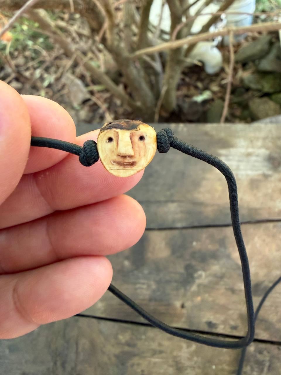 Armbandwichtel Bommel handgeschnitzt aus magischer Baumperle