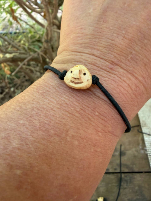 Armbandwichtel Fintchen handgeschnitzt aus magischer Baumperle