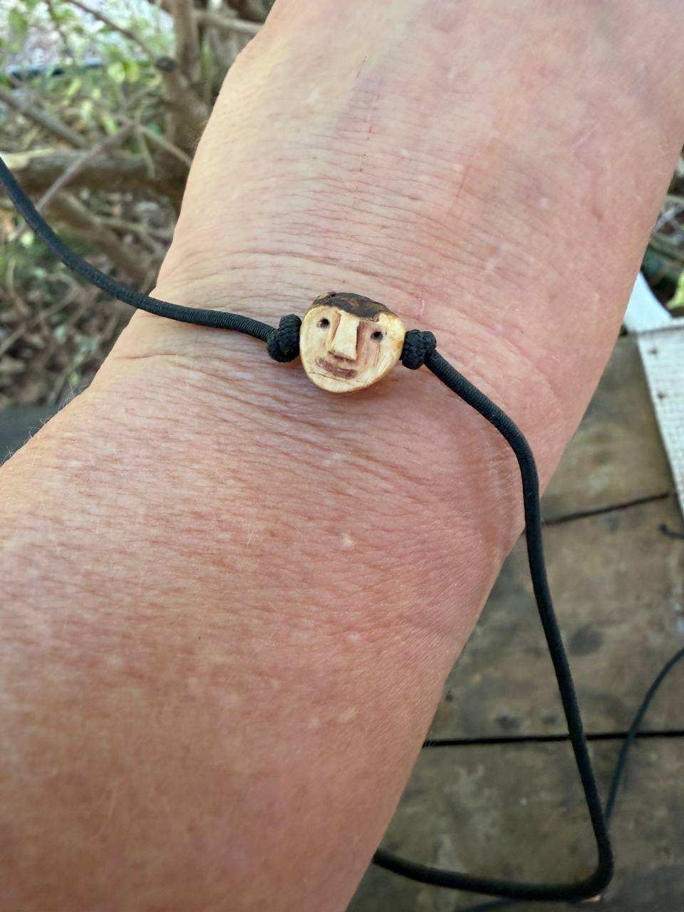Armbandwichtel Bommel handgeschnitzt aus magischer Baumperle