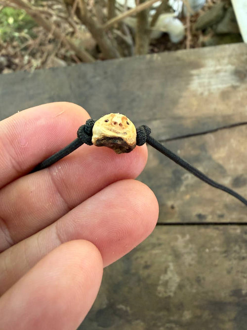 Armbandwichtel Kobo handgeschnitzt aus magischer Baumperle