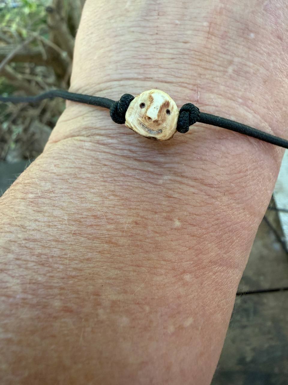 Armbandwichtel Kobo handgeschnitzt aus magischer Baumperle