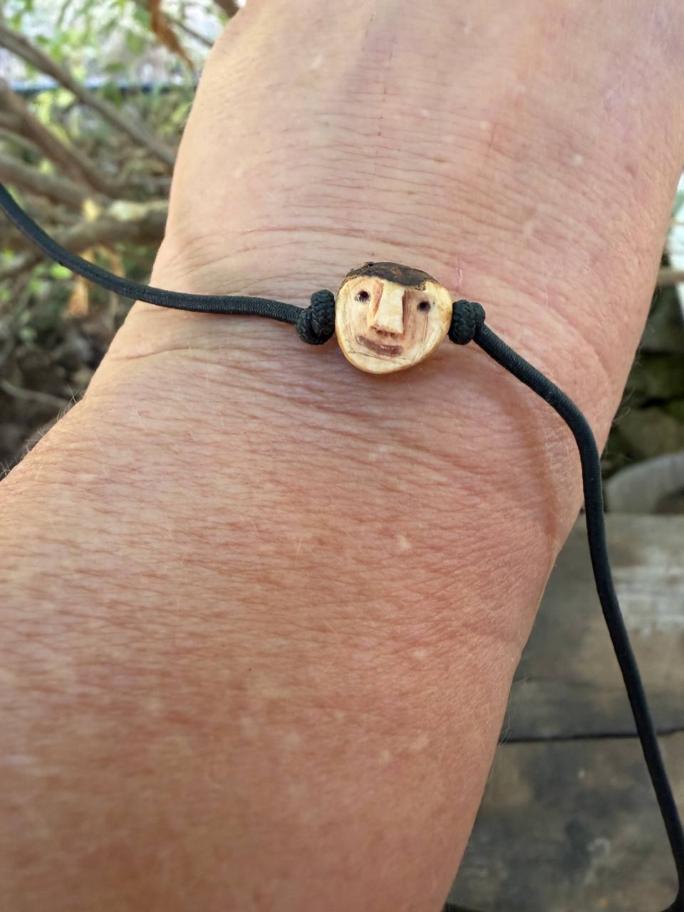 Armbandwichtel Bommel handgeschnitzt aus magischer Baumperle