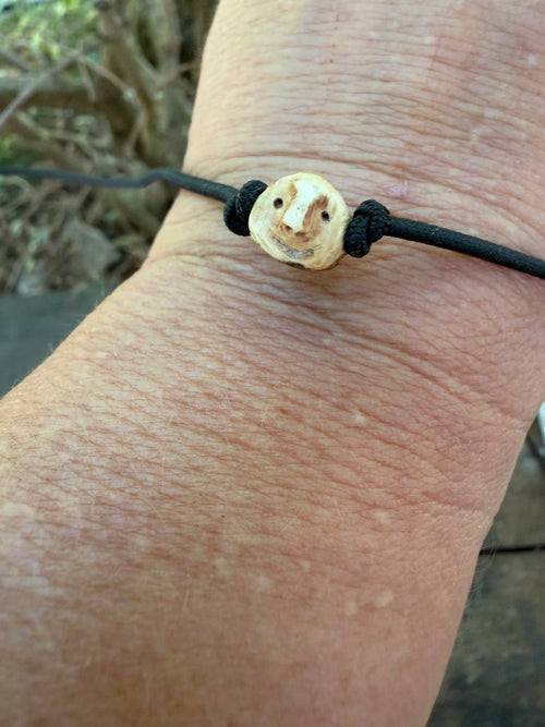 Armbandwichtel Kobo handgeschnitzt aus magischer Baumperle
