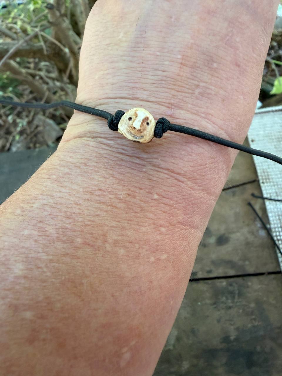 Armbandwichtel Kobo handgeschnitzt aus magischer Baumperle