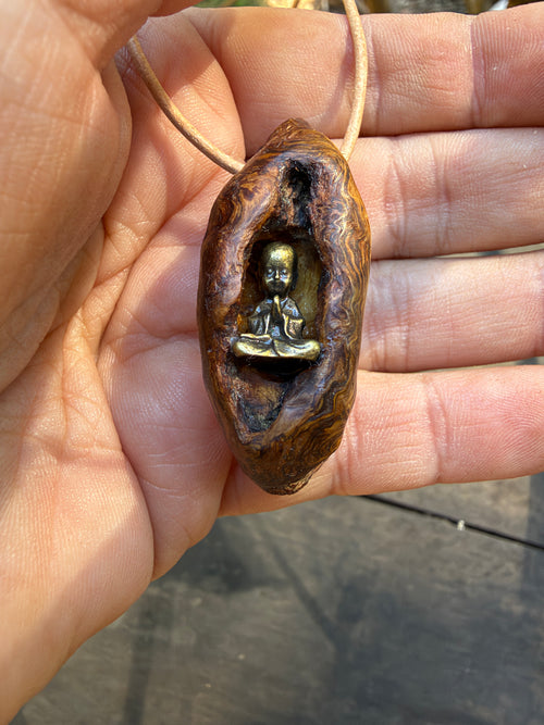 Buddha in Baumperle