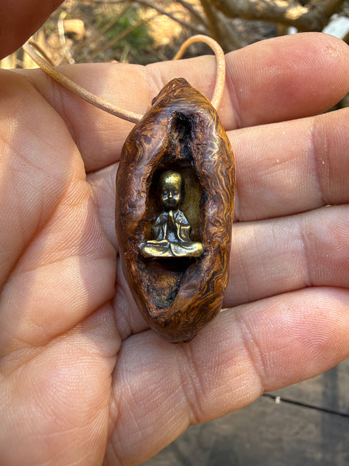 Buddha in Baumperle