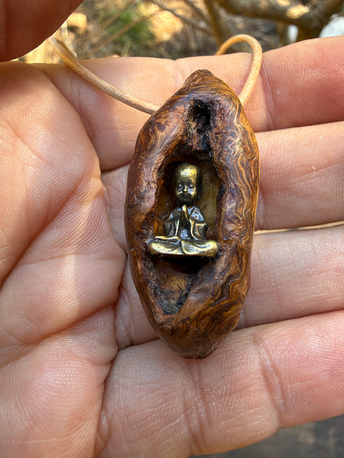 Buddha in Baumperle