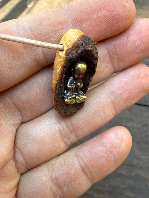 Buddha in Baumperle