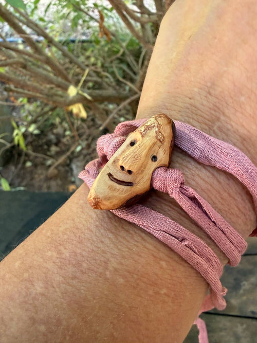 Armbandwichtel Blütenmara handgeschnitzt aus magischer Baumperle