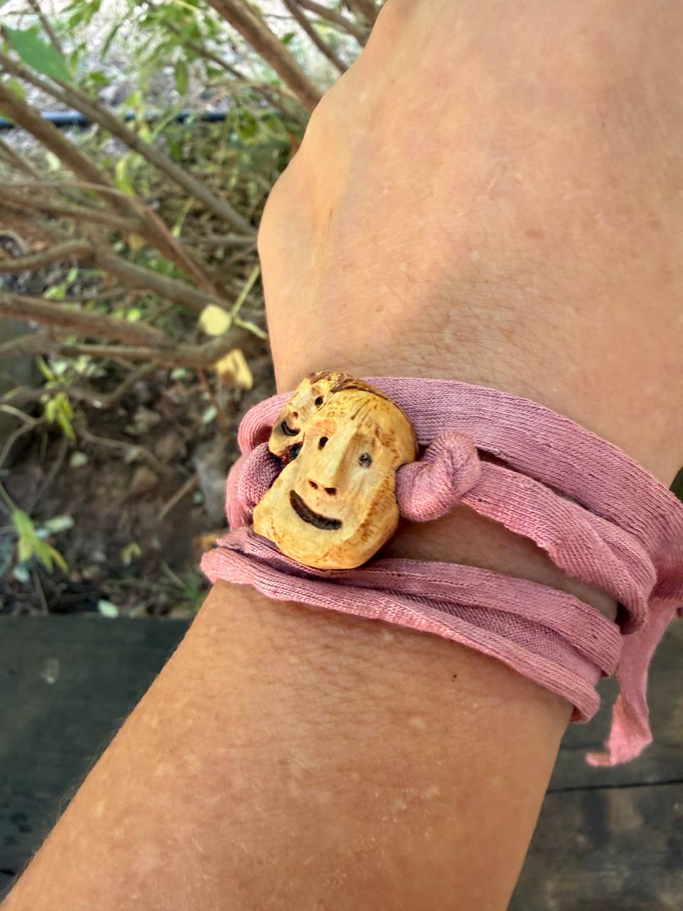 Armbandwichtel Nuka & Nuki handgeschnitzt aus magischer Baumperle (Kopie)