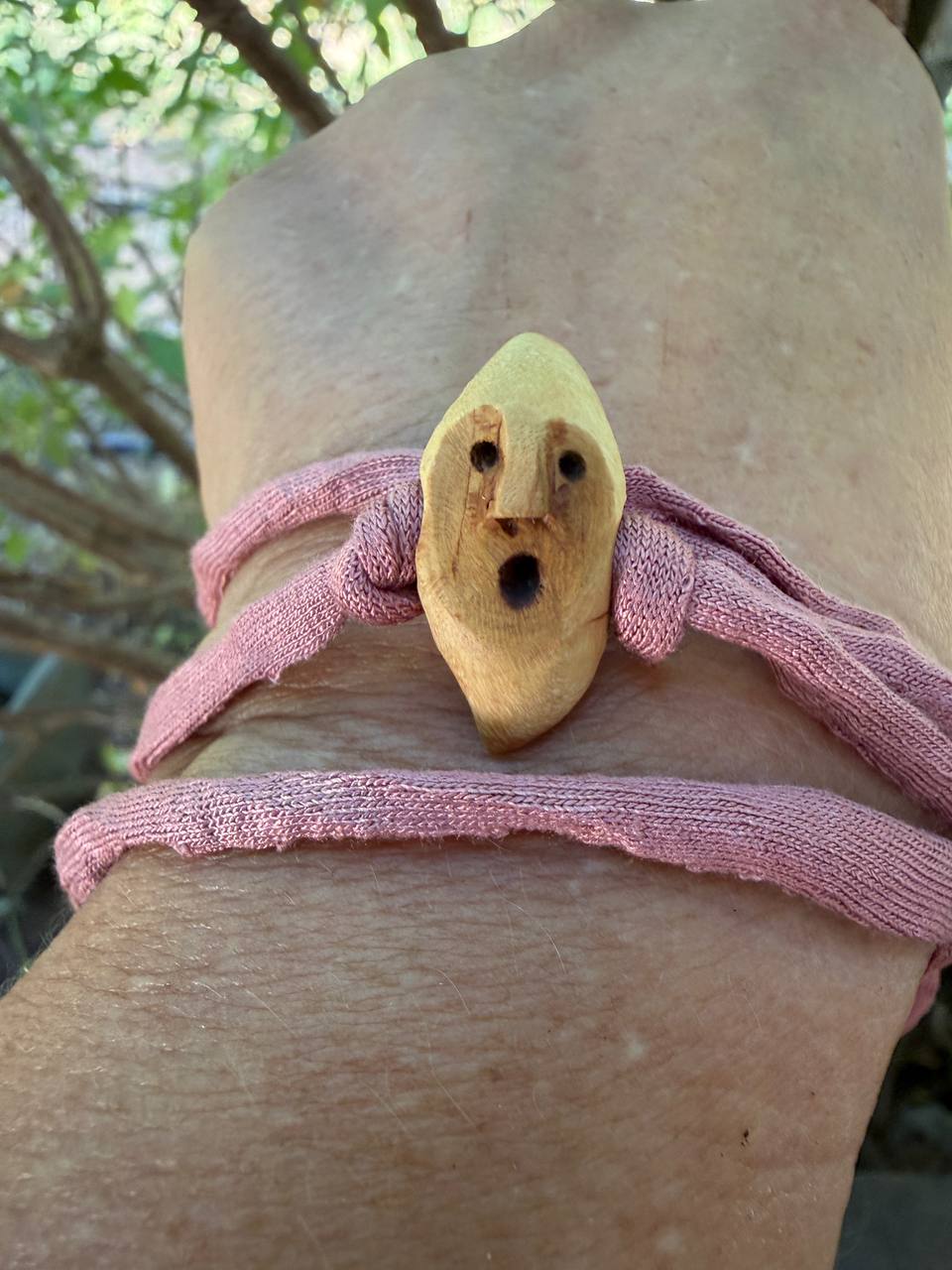 Armbandwichtel Traumveil handgeschnitzt aus magischer Baumperle