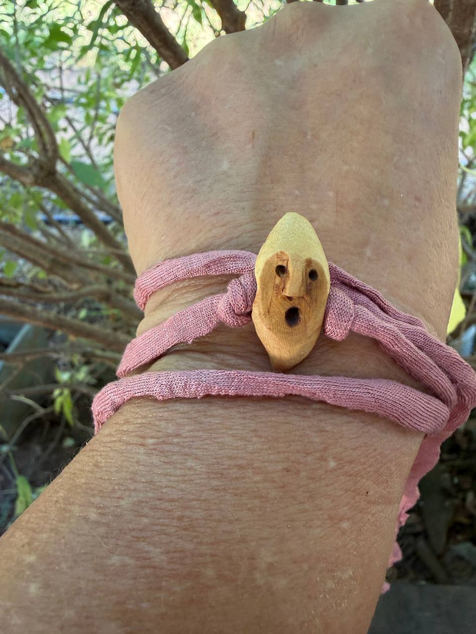 Armbandwichtel Traumveil handgeschnitzt aus magischer Baumperle