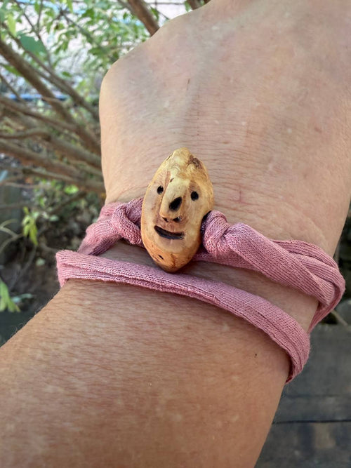 Armbandwichtel Blütenzeli handgeschnitzt aus magischer Baumperle