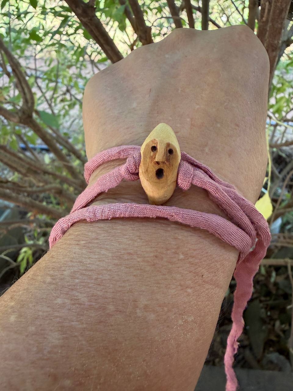 Armbandwichtel Traumveil handgeschnitzt aus magischer Baumperle