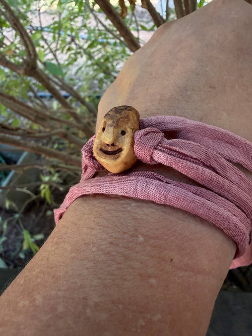 Armbandwichtel Seidenblüm handgeschnitzt aus magischer Baumperle