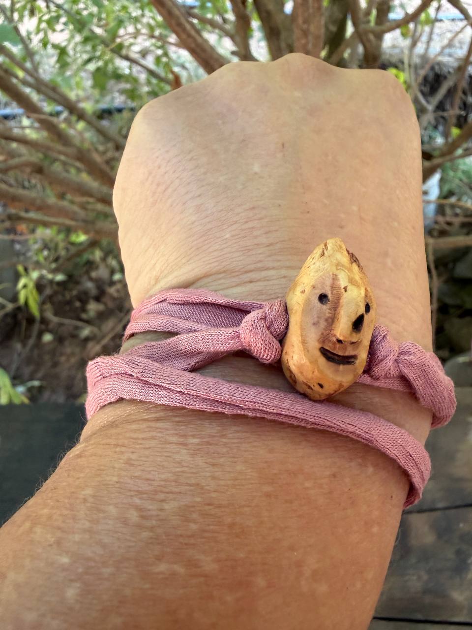 Armbandwichtel Blütenzeli handgeschnitzt aus magischer Baumperle