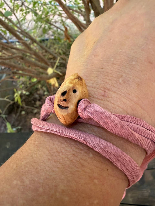 Armbandwichtel Blütenzeli handgeschnitzt aus magischer Baumperle