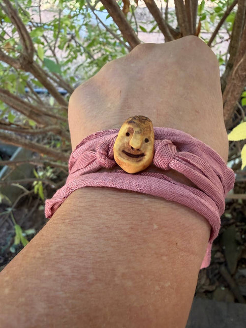 Armbandwichtel Seidenblüm handgeschnitzt aus magischer Baumperle
