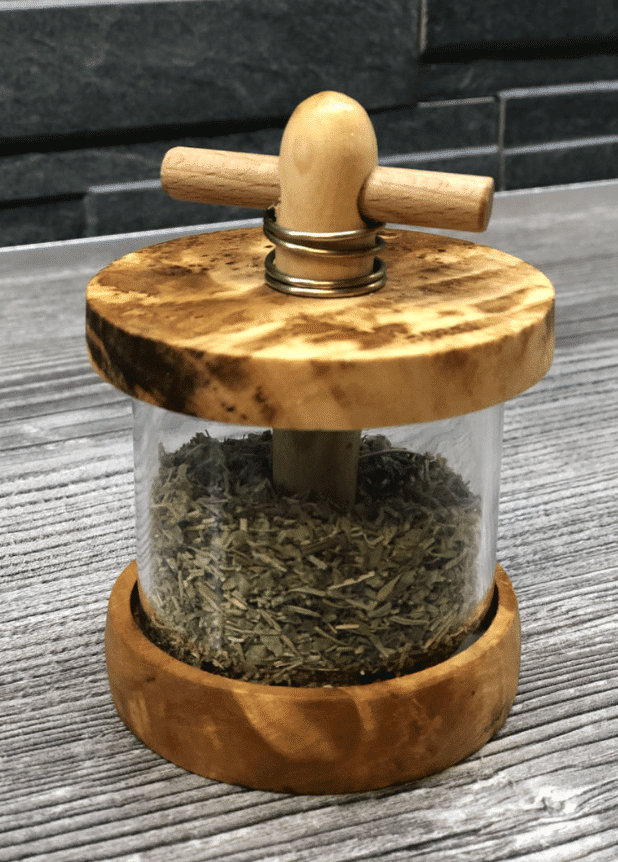 Kräutermühle aus Olivenholz