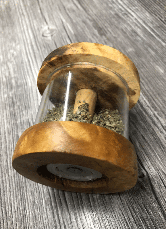 Kräutermühle aus Olivenholz