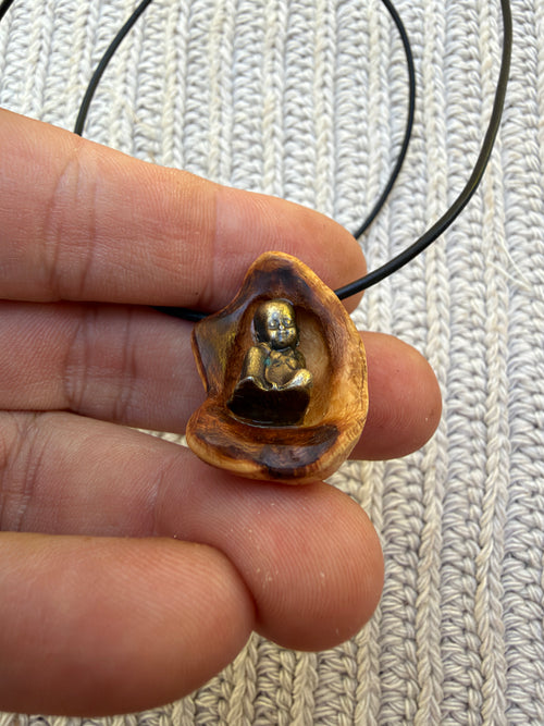 Buddha in Baumperle