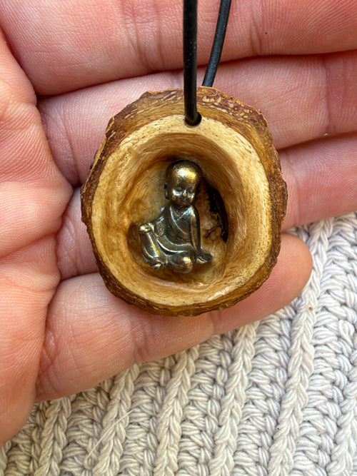 Buddha in Baumperle