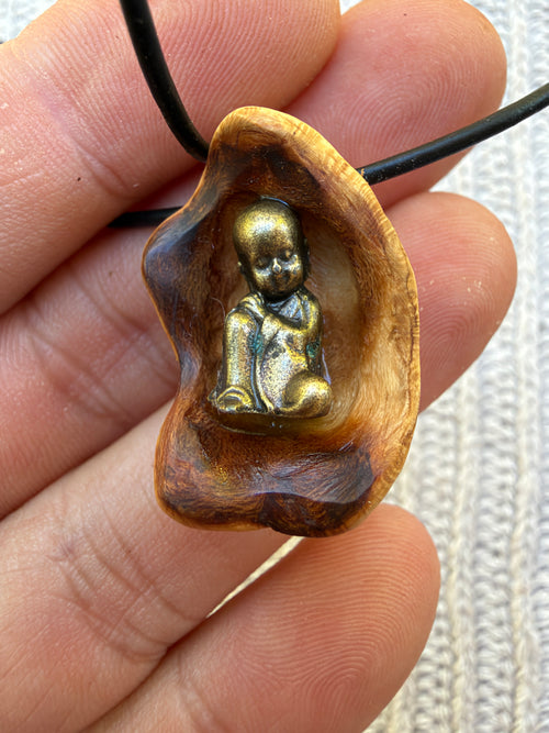 Buddha in Baumperle