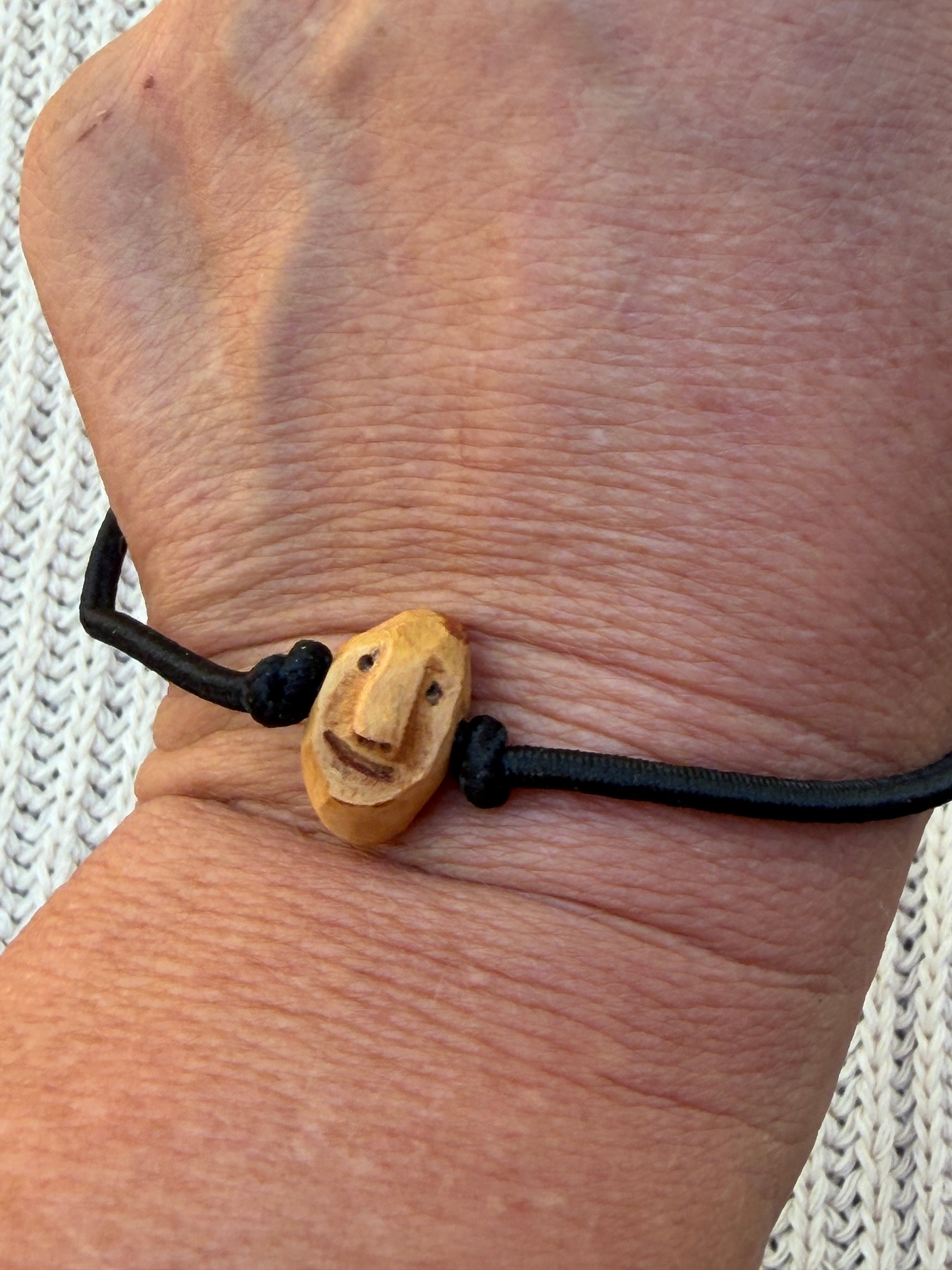 Armbandwichtel Schnippel handgeschnitzt aus magischer Baumperle