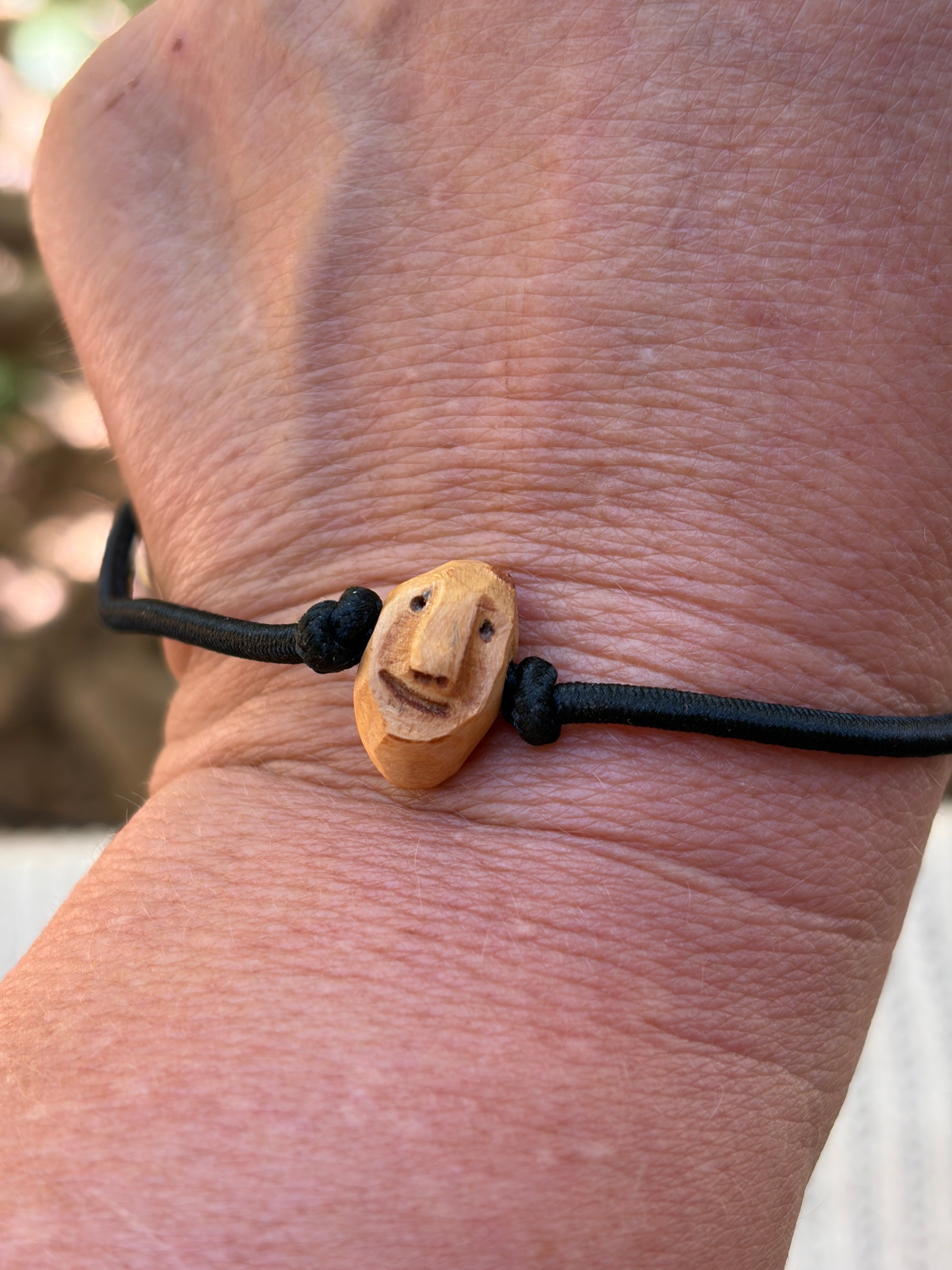 Armbandwichtel Schnippel handgeschnitzt aus magischer Baumperle