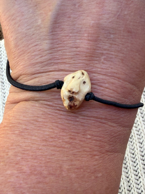 Armbandwichtel Schwungl handgeschnitzt aus magischer Baumperle