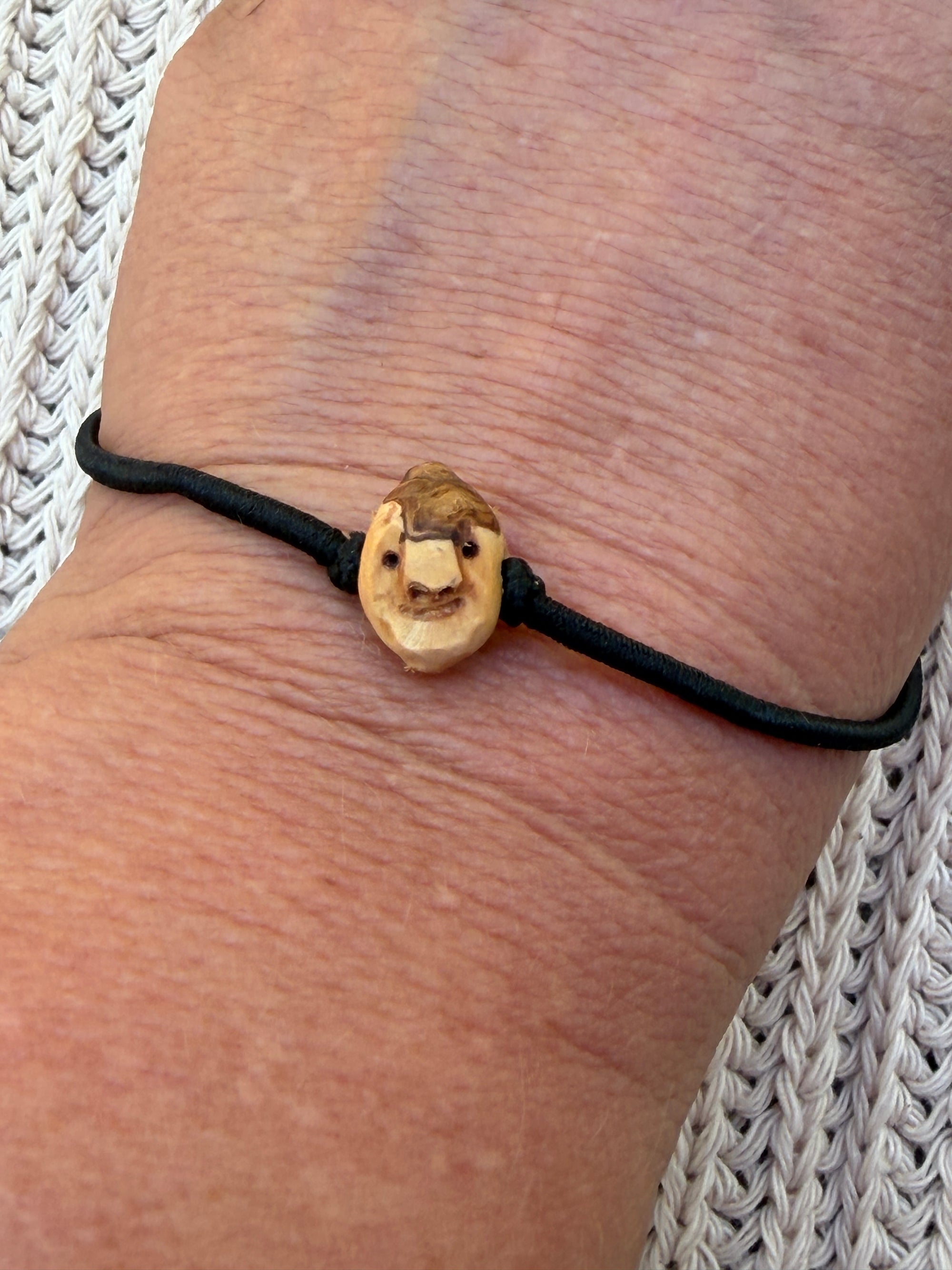 Armbandwichtel Plomi handgeschnitzt aus magischer Baumperle