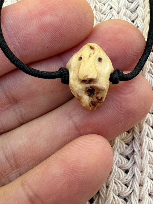 Armbandwichtel Schwungl handgeschnitzt aus magischer Baumperle