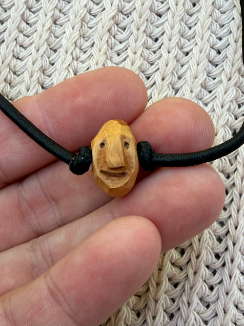 Armbandwichtel Schnippel handgeschnitzt aus magischer Baumperle