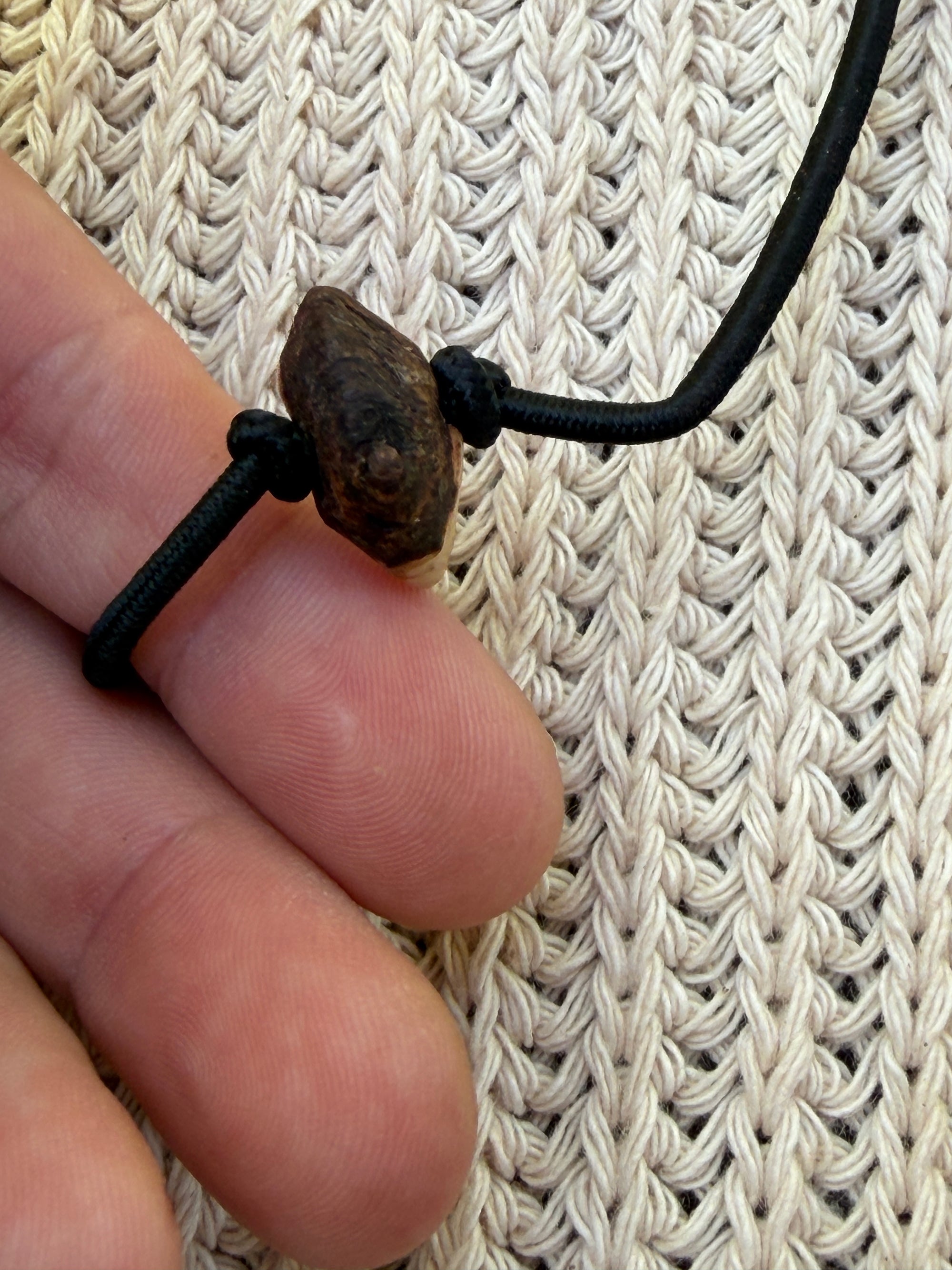 Armbandwichtel Wippel handgeschnitzt aus magischer Baumperle