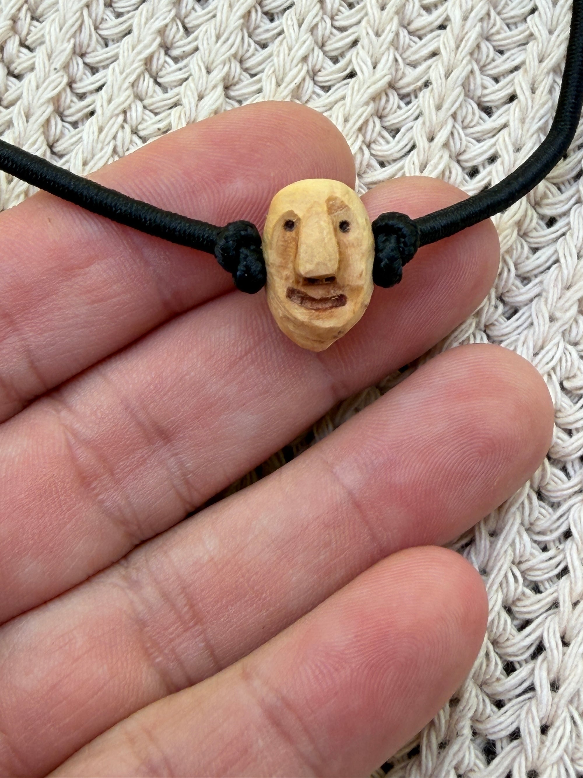 Armbandwichtel Zwickel handgeschnitzt aus magischer Baumperle
