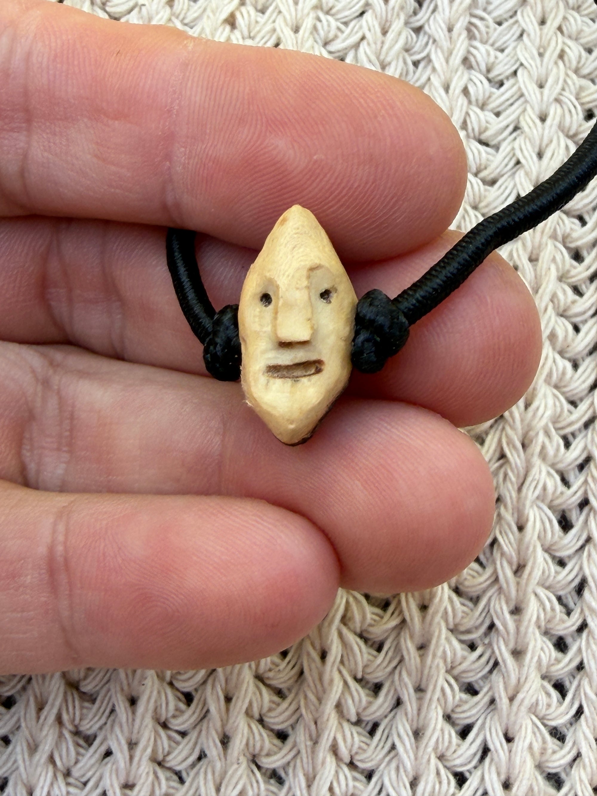 Armbandwichtel Wippel handgeschnitzt aus magischer Baumperle